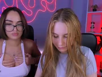 ava_gllow live webcam